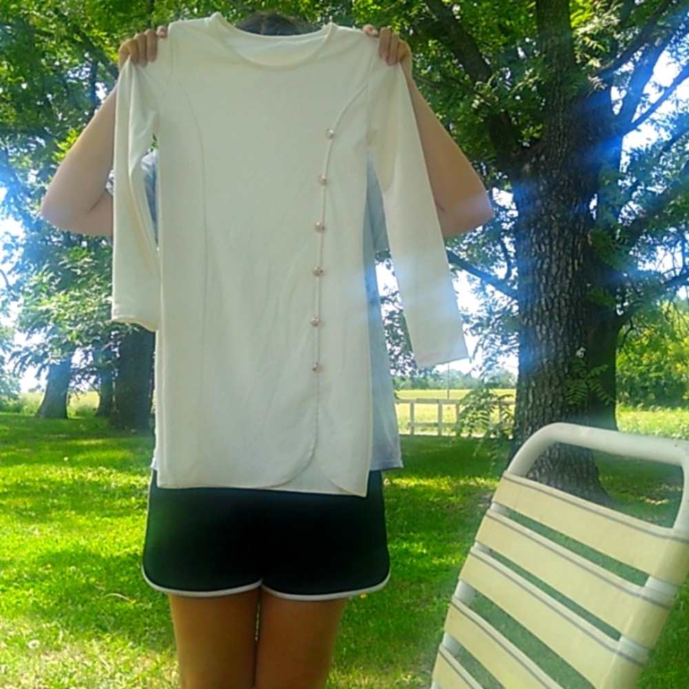 Off white dress or shirt for leggings.
